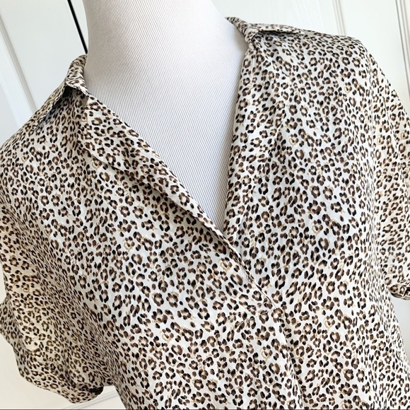 All in Favor Leopard Print V-neck Top - Picture 3 of 14
